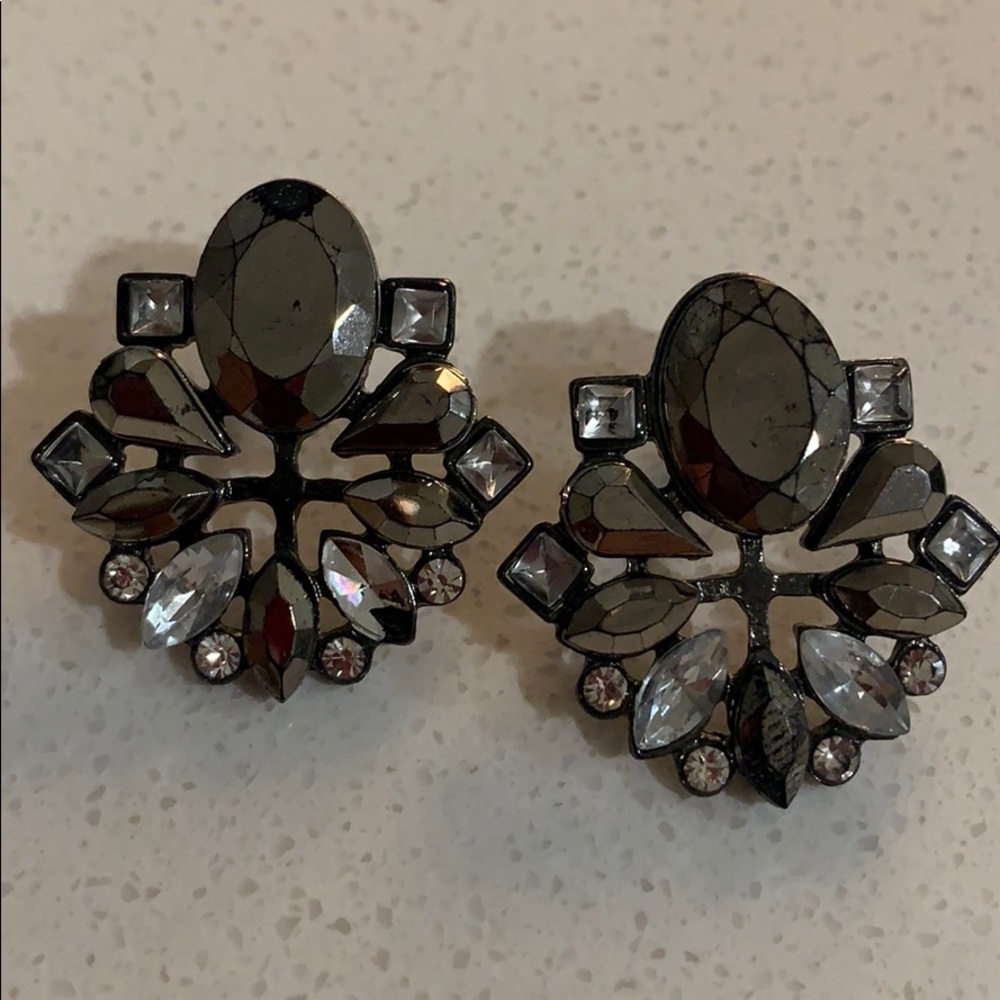 Beautiful black earrings 3x8